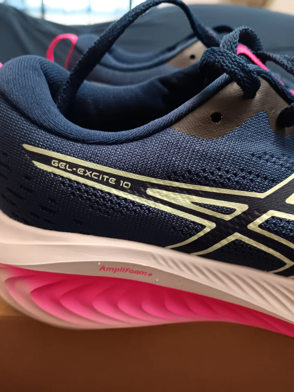 ASICS Women's Navy Running Sneakers Gel Excite 10  Size 7.